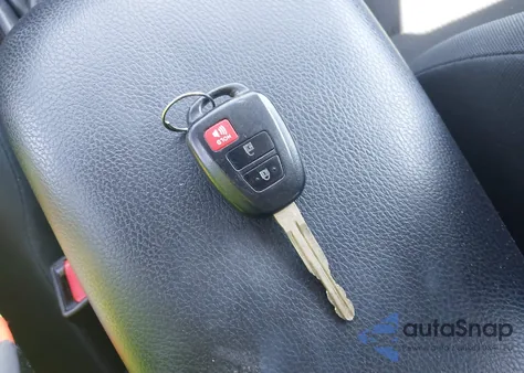 2016 Toyota Rav4 Le z USA, uszkodzony, nr VIN 2T3ZFREV3GW264382